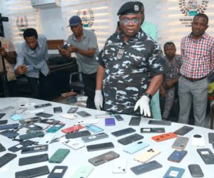 Akwa Ibom Police Dismantle Robbery Syndicate, Recover 72 Phones, Stolen Goods