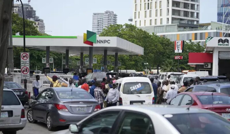 NNPCL, other filling stations increase fuel price for second time in seven days
