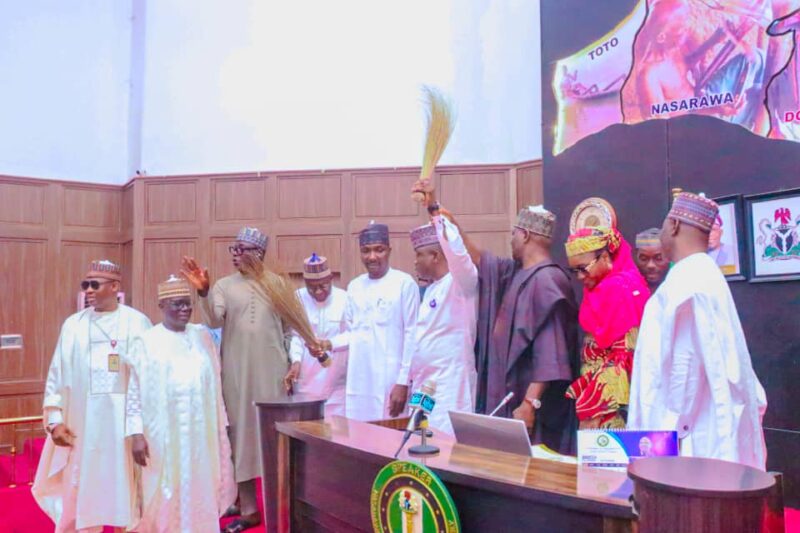 Two SDP Lawmakers Defect To APC In Nasarawa