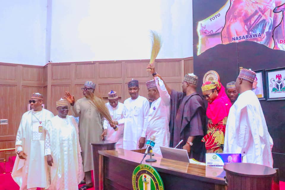 Two SDP Lawmakers Defect To APC In Nasarawa
