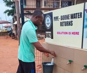 Onitsha Residents Celebrate Pipe Borne Water 25 Years After, Pledge to Return Soludo – Arise News