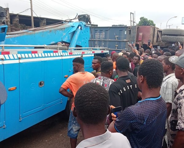 3 k!lled, others trapped as container-laden truck falls on tricycles in Onitsha