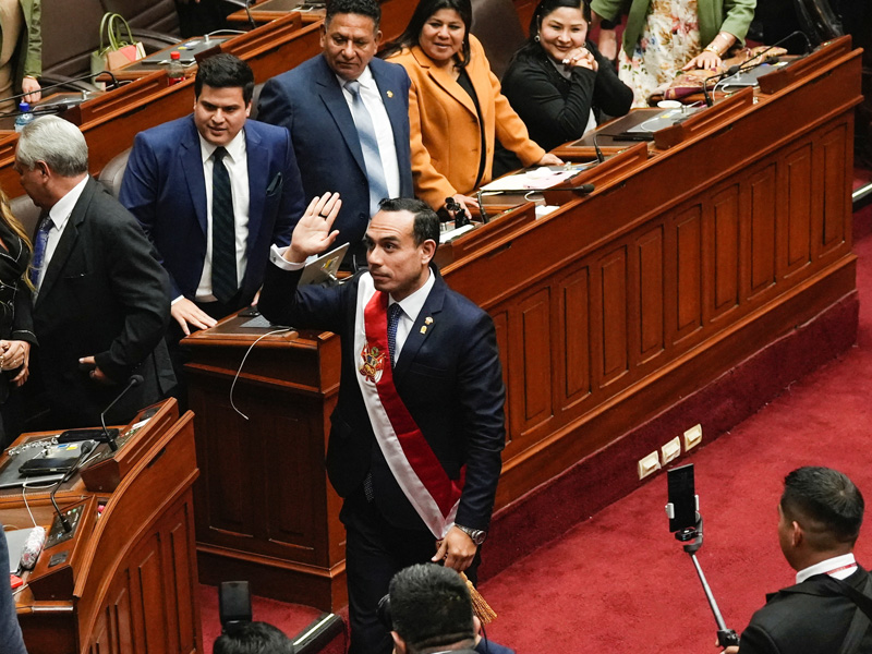 Peru’s Congress Ousts President, Swears In Legislature Chief as Successor