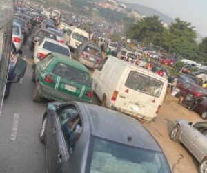 Gridlock In Abuja As Police Forcefully Disperse #FreeNnamdiKanuNow Protesters