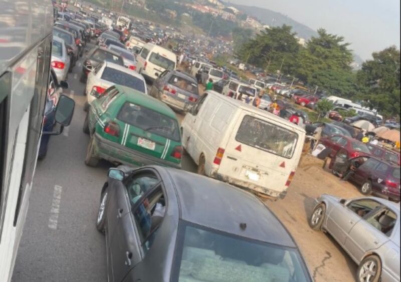 Gridlock In Abuja As Police Forcefully Disperse #FreeNnamdiKanuNow Protesters