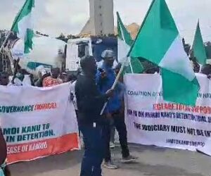 #FreeNnamdiKanu Protest: Counter-protesters rally in Abuja