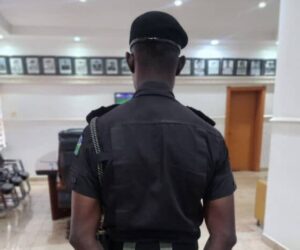 Police arrest operative filmed shooting at vehicle