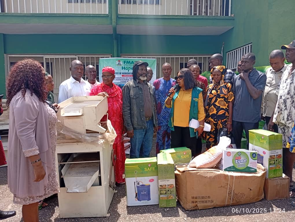 FG Distributes Inputs, Equipment To 500 Smallholder Farmers In Edo