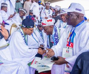 12 opposition lawmakers join APC in Kaduna