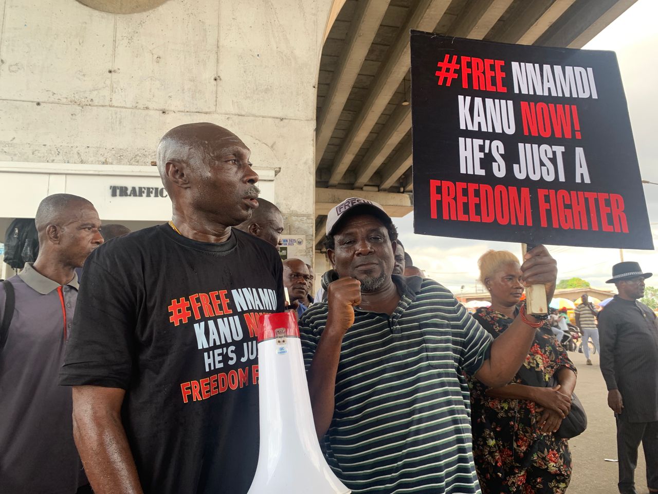 BREAKING: Nigeria Police Arrest #FreeNnamdiKanuNow Protester In Lagos