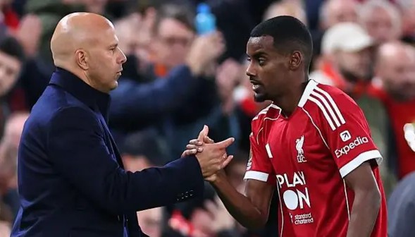 Isak Doesn’t Deserve To Be Playing Ahead Of Ekitike -Man United Legend