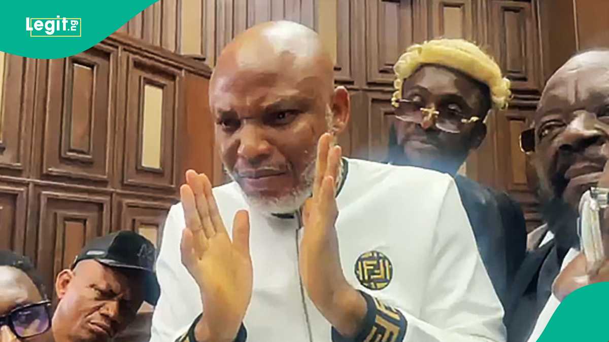 Breaking: IPOB Leader Nnamdi Kanu Defends Self In Court As Lawyers Withdraw From Trial