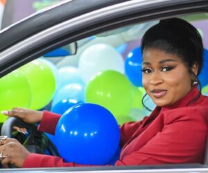 Tears of Joy as Bbnaija S10 Winner Imisi Receives ₦80M Cheque & Brand New Car