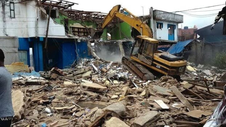 Tears, chaos as bulldozers storm Oworonshoki at midnight, demolish more buildings