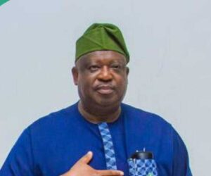 Jubilation as Nigerian Governor Rewards Pilgrim with N1m for Returning Missing $5,000
