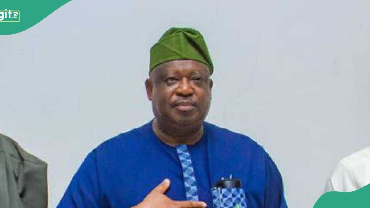 Jubilation as Nigerian Governor Rewards Pilgrim with N1m for Returning Missing $5,000