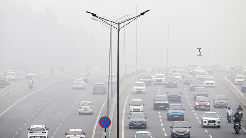 Toxic haze chokes Indian capital