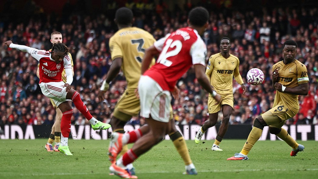 Eze strikes as Arsenal edge Crystal Palace to extend Premier League lead