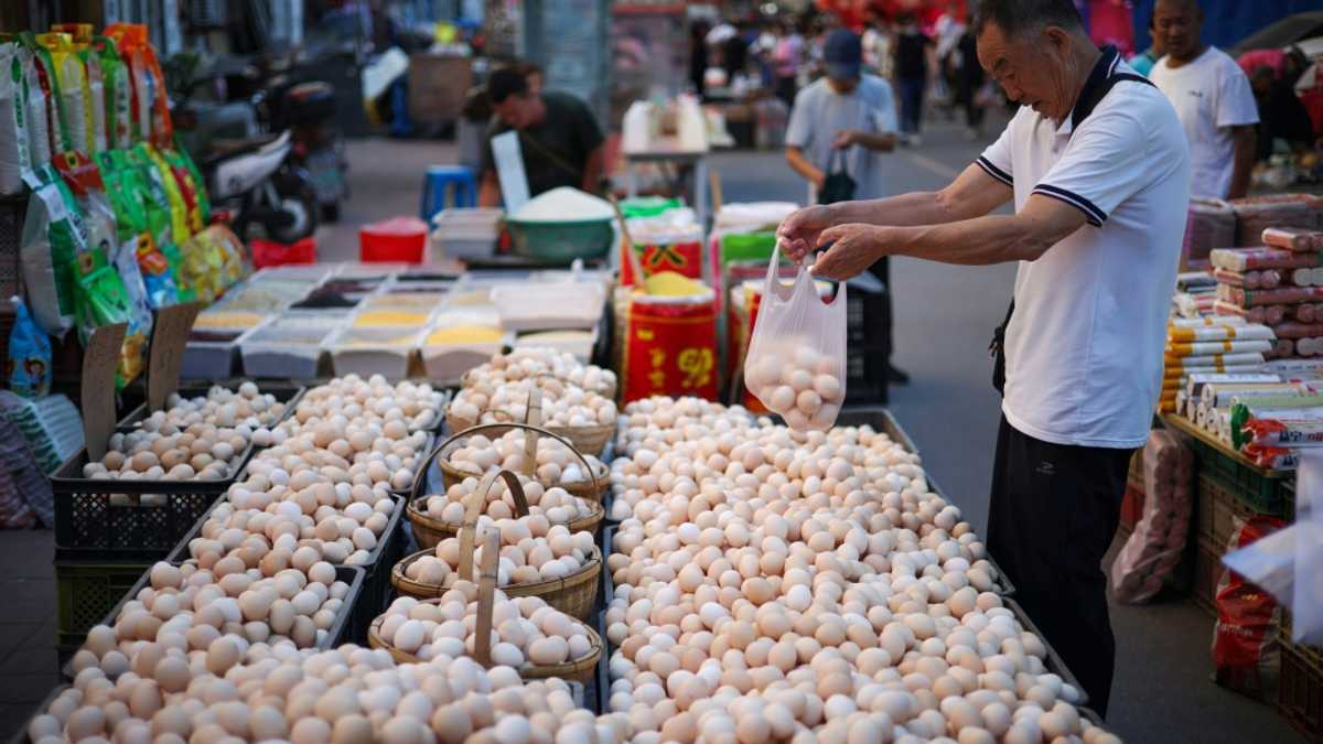China consumer spending falls as pressure on economy builds
