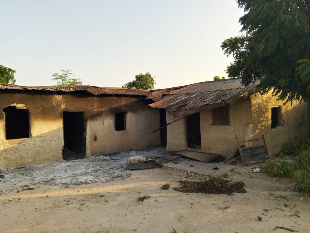 Irate mob sets man’s house ablaze after he attacked and inflicted serious injuries on his 16-year-old daughter’s alleged r@pist in Gombe