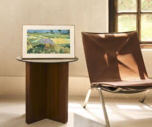 Pexar’s new digital photo frame features a unique wall-light display, and it looks stunning