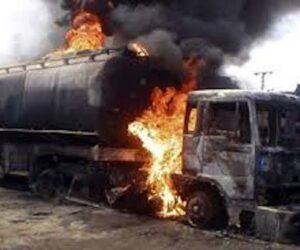 Tanker fire claims lives, destroys vehicles on Abeokuta–Sagamu Expressway