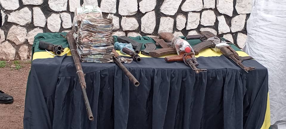 Police arrest notorious bandit “Akki”, recover arms and ammunition in Zamfara