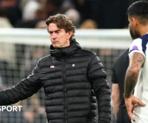 Tottenham lose to Chelsea: Fans booing and players snubbing manager Thomas Frank