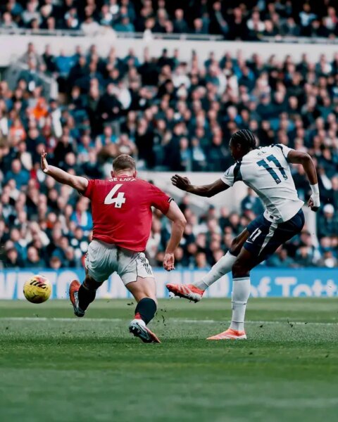 EPL: Manchester United Earn Late Draw At Spurs