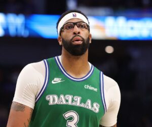 Sources: Mavericks’ Anthony Davis won’t play until owner’s OK