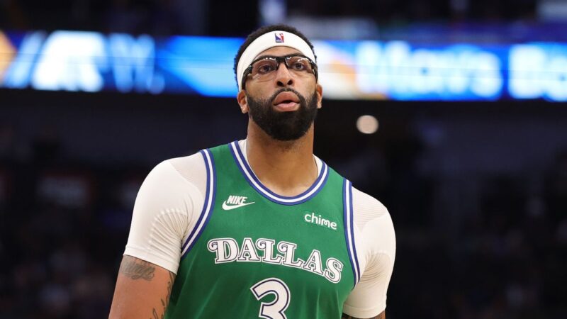 Sources: Mavericks’ Anthony Davis won’t play until owner’s OK
