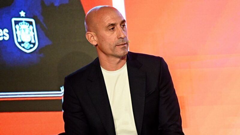 Ex-RFEF president Rubiales pelted with eggs at book event