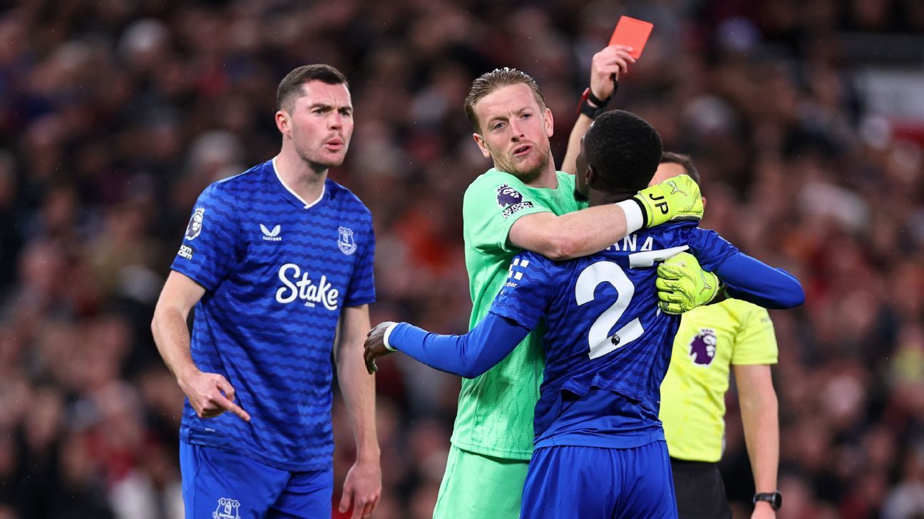 Everton’s Idrissa Gueye sent off after slapping teammate