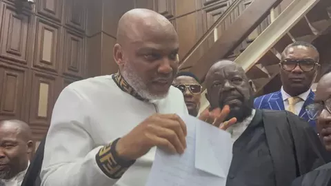 Court gives Nnamdi Kanu deadline to defend terrorism charges or…