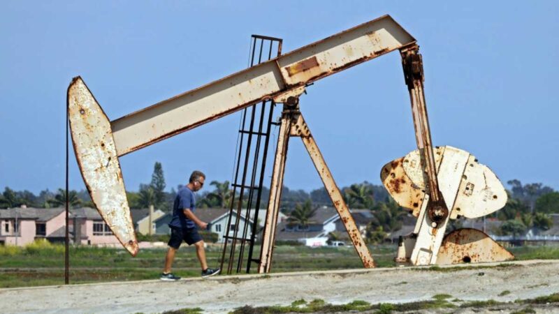 Asian markets sink on concerns over tech rally, Fed rates