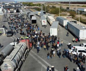 Mexican farmer protest blocks US border bridge