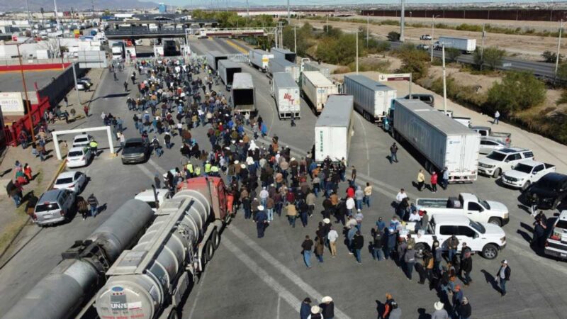 Mexican farmer protest blocks US border bridge