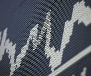 Asian markets swing as trades eye tech rally, US rate outlook