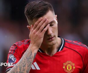 Benjamin Sesko: Man Utd and Slovenia striker out for about a month with knee injury