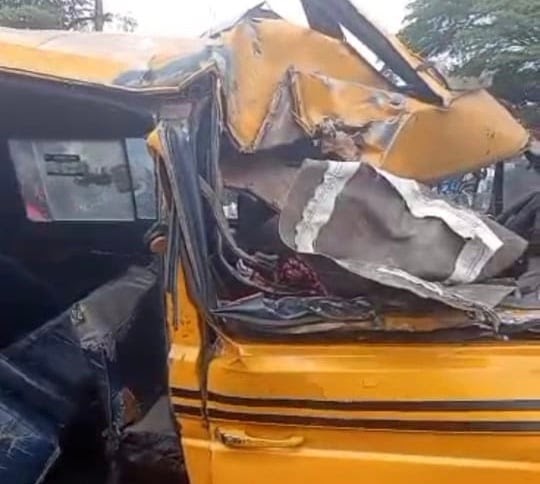 Bus crash k!lls one, injured six in Lagos