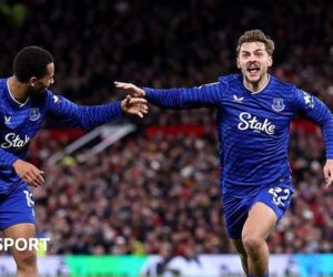 EPL: 10-man Everton stun Man United at Old Trafford