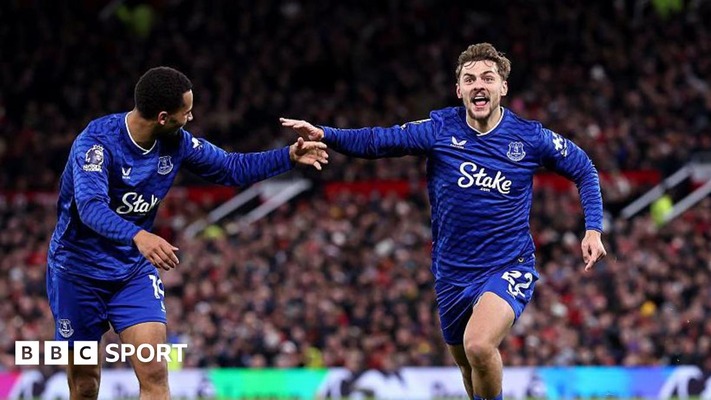 EPL: 10-man Everton stun Man United at Old Trafford
