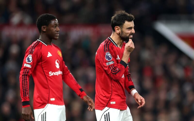 EPL: 10-man Everton humiliate Manchester United