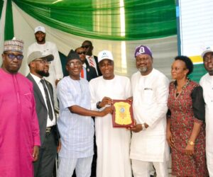 Fanwo Congratulates Mopamuro LGA Chairman For Winning Best Primary Healthcare Award