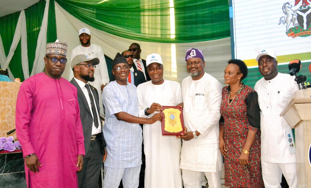 Fanwo Congratulates Mopamuro LGA Chairman For Winning Best Primary Healthcare Award