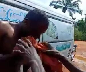 Man Kicks As Police Arrest Brutalised Sibling, Free Suspected Attackers In Oyo