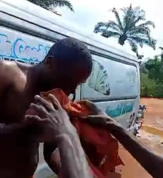 Man Kicks As Police Arrest Brutalised Sibling, Free Suspected Attackers In Oyo