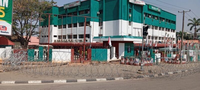 PHOTOS: Police Barricade PDP Headquarters In Abuja