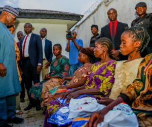 Kwara Governor, Others Receive Freed 38 Worshippers As Victim Recounts Ordeal In Bandits’ Den