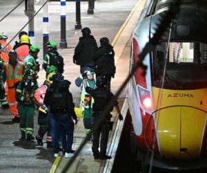 Nine Suffer Life-Threatening Injuries In UK Train Stabbing – Arise News
